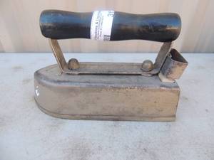 lot 312 image: Cast iron with handle American beauty electric pressing iron