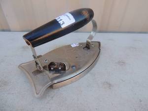 lot 313 image: Metal iron with handle Kwik way fold up 400 watts
