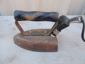 lot 320 image: Cast iron with handle and cord western electric #1 525 watts