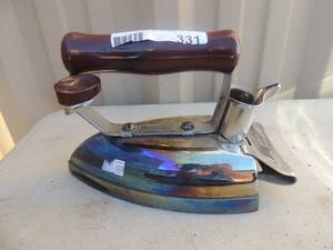 lot 331 image: Metal iron with handle and power cord General electric Hotpoint super model R