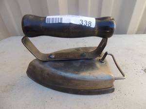 lot 338 image: Metal iron with handle and power cord  Pennimail household iron