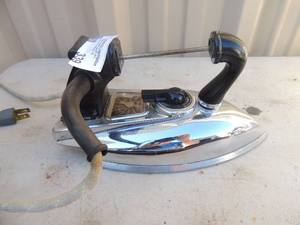 lot 339 image: Metal iron with handle and power cord American beauty handle is broken