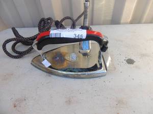 lot 345 image: Metal iron with handle and power cord American beauty model 28-B