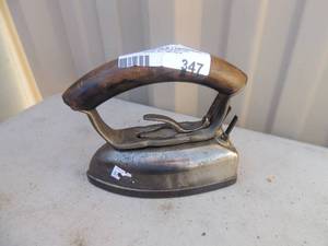 lot 347 image: Cast iron with removable handle Westinghouse