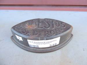lot 348 image: Cast iron no handle sad iron