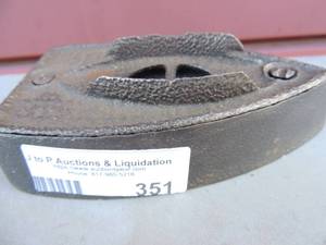 lot 351 image: Cast iron no handle one loop no markings