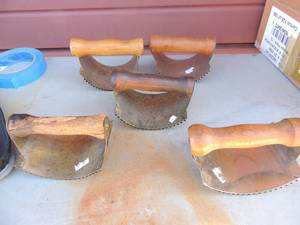 lot 354 image: Lot of 5 RIDGED, HAND FLUTTERS, CRIMPERS Iron Presses with handles
