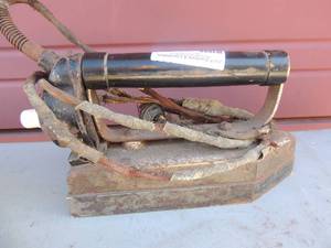 lot 358 image: Cast iron with handle and cord Hotpoint general electric