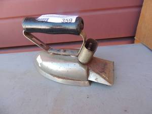 lot 359 image: Metal iron with handle and cord