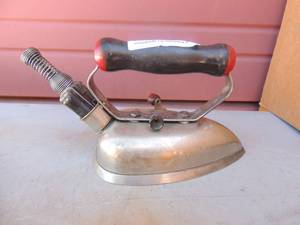 lot 362 image: Metal iron with handle and cord Universal landers Fray & Clark