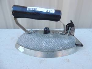 lot 371 image: Metal iron with handle and cord Iso-mul C. Duke Miller Ind. Model 6259