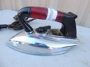 lot 383 image: Metal iron with handle and cord   American beauty USA