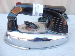 lot 385 image: Metal iron with handle and cord  Proctor never lift #961