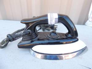 lot 398 image: Metal iron with handle and cord  Universal Landers Fray& clark