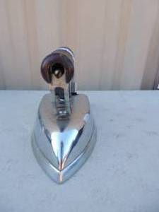 lot 405 image: Metal iron with handle  Sunbeam master automatic USA