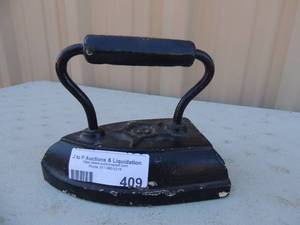 lot 409 image: Cast iron with handle marked with star #8