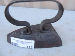 lot 412 image: Cast iron with handle not marked