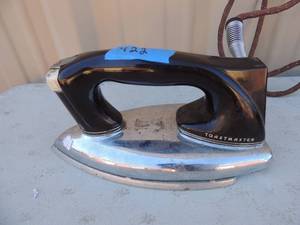 lot 422 image: Metal iron with handle and cord Toastmaster automatic electric iron model 4A4