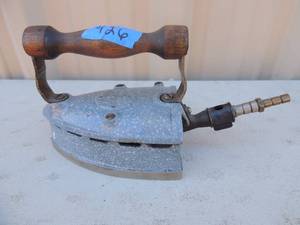 lot 426 image: Cast iron with removable handle illegible markings