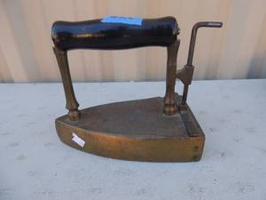 lot 428 image: Cast iron with handle #8