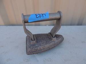 lot 433 image: Cast iron with handle illegible markings