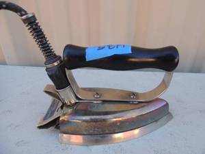 lot 435 image: Metal iron with handle and cord Hotpoint calrod Edison electric appliance co.