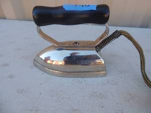 lot 440 image: Metal iron with handle and cord Dover Boudoir iron no. 25