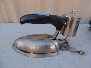 lot 444 image: Metal iron with handle has gassteam canister Royal model 37 automatic