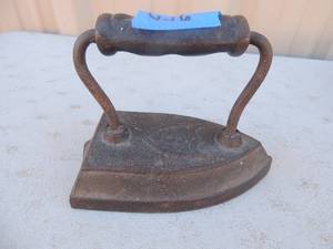 lot 446 image: Cast iron with handle marked no.6