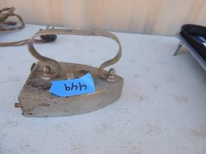 lot 449 image: Cast iron with handles no markings