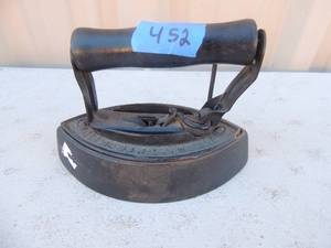 lot 452 image: Cast Iron with removable handle Jas Smart MFG. Co.