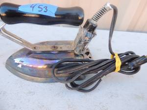 lot 453 image: Metal Iron with handle and cord Kwik way