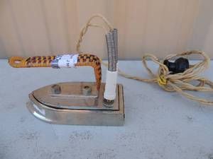lot 462 image: Metal Iron with handle and cord NCO thermal wien 2855