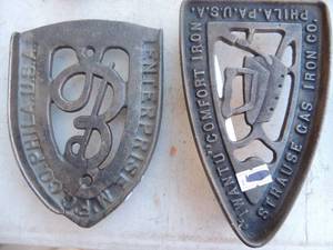 lot 480 image: lot of 2 cast iron  stands enterprise co. and I-want-u
