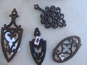lot 483 image: lot of 4 cast iron mini iron stands