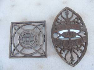 lot 486 image: lot of 2 cast iron stands best on earth Ober