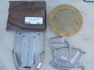 lot 497 image: lot of 4 assorted iron platesstands American electric, made in India one Ronnie & Howard