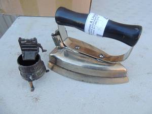 lot 499 image: Lot of 2 irons with handles Edison electrical appliance co. Plus mini knick-knack wash actually turns