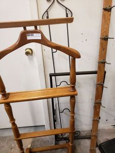 lot 67 image: Mens Valet Stand, 8 Foot Coat Rack, Metal Plate Rack and Blanket Stand