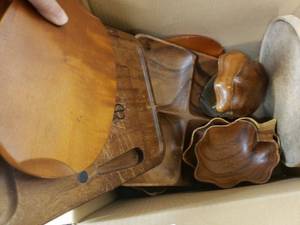 lot 69 image: Wooden Dishes, Serving Platters and Cheese Board