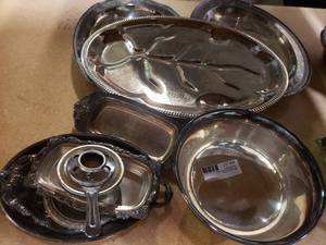 lot 98 image: Silverplated Platters and Dishes