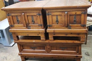 lot 7 image: Matching Coffee Table (48x26x20) and 2 End Tables (26x26x24)