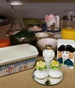 lot 17 image: Cream and Sugar Dishes and More