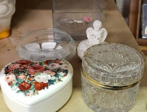 lot 26 image: Assorted Glass and Jewelry Containers