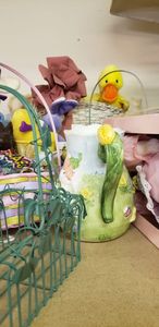 lot 34 image: Baskets and Bunnies Dcor