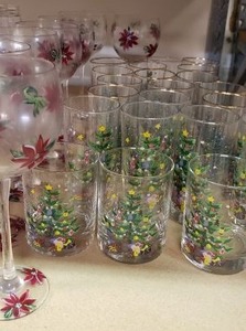 lot 40 image: Matching Christmas Glassware Sets