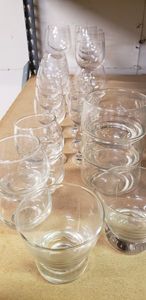 lot 42 image: Clear Stemmed Glasses Set