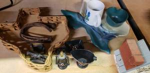 lot 48 image: Texas Chips and Dip Plate, Bluebonnet Mug, Horseshoes and More