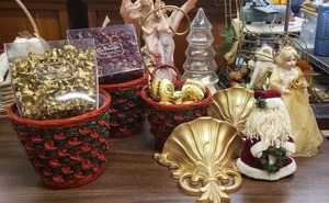 lot 110 image: Reindeer, Lighted Angel, Baskets�.see pictures