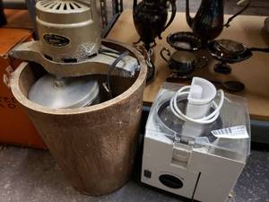 lot 100 image: Patriot Ice Cream Maker and CuisineArt Juicer Model JE-4